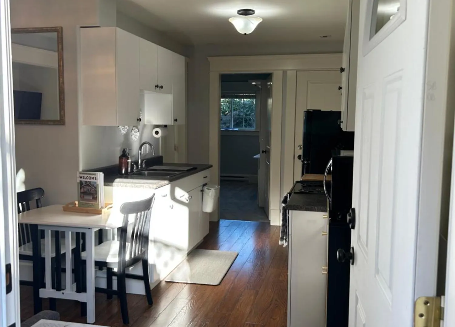 Apartamento Garden Suite In Colwood Victoria