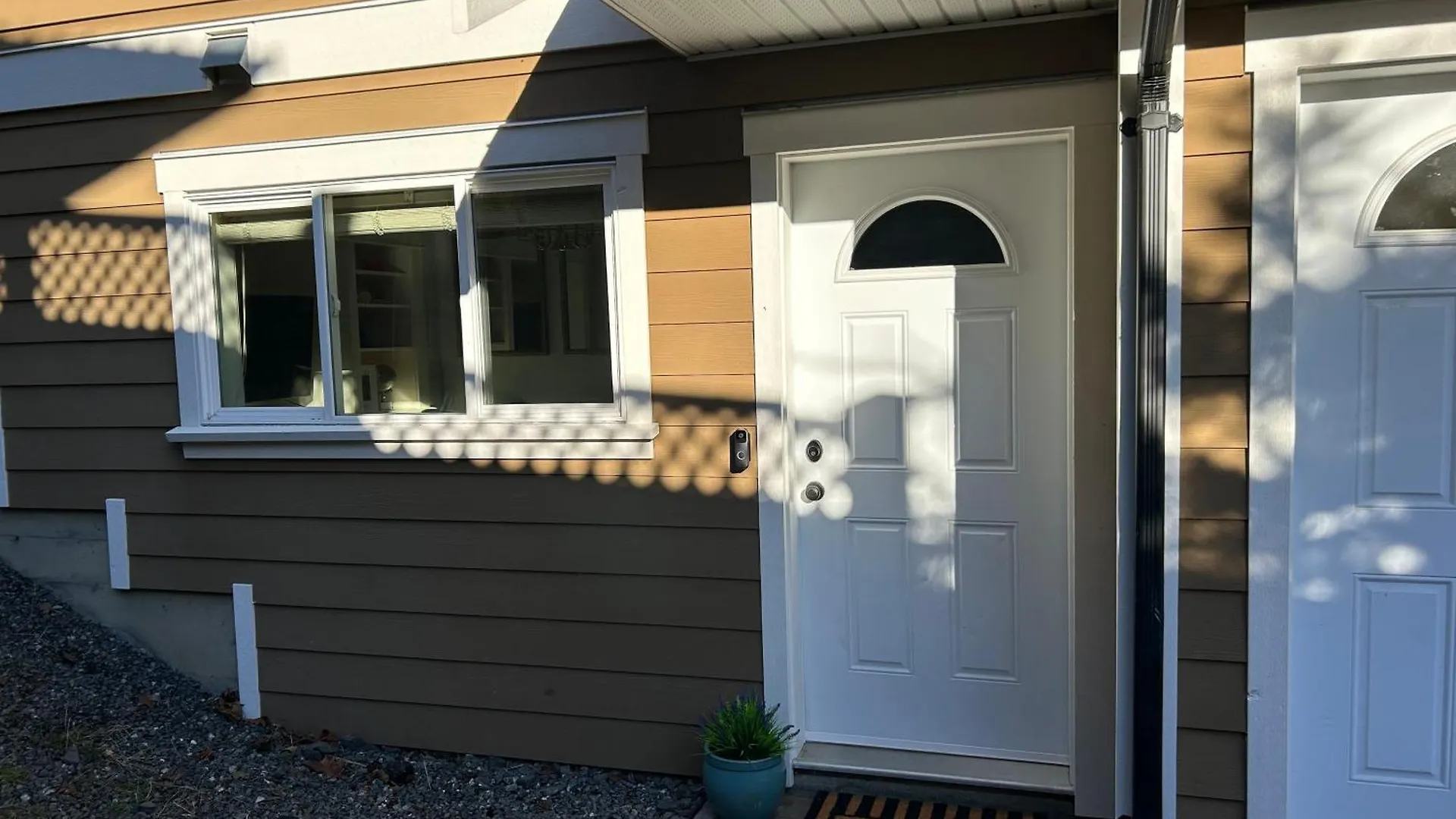 Apartamento Garden Suite In Colwood Victoria