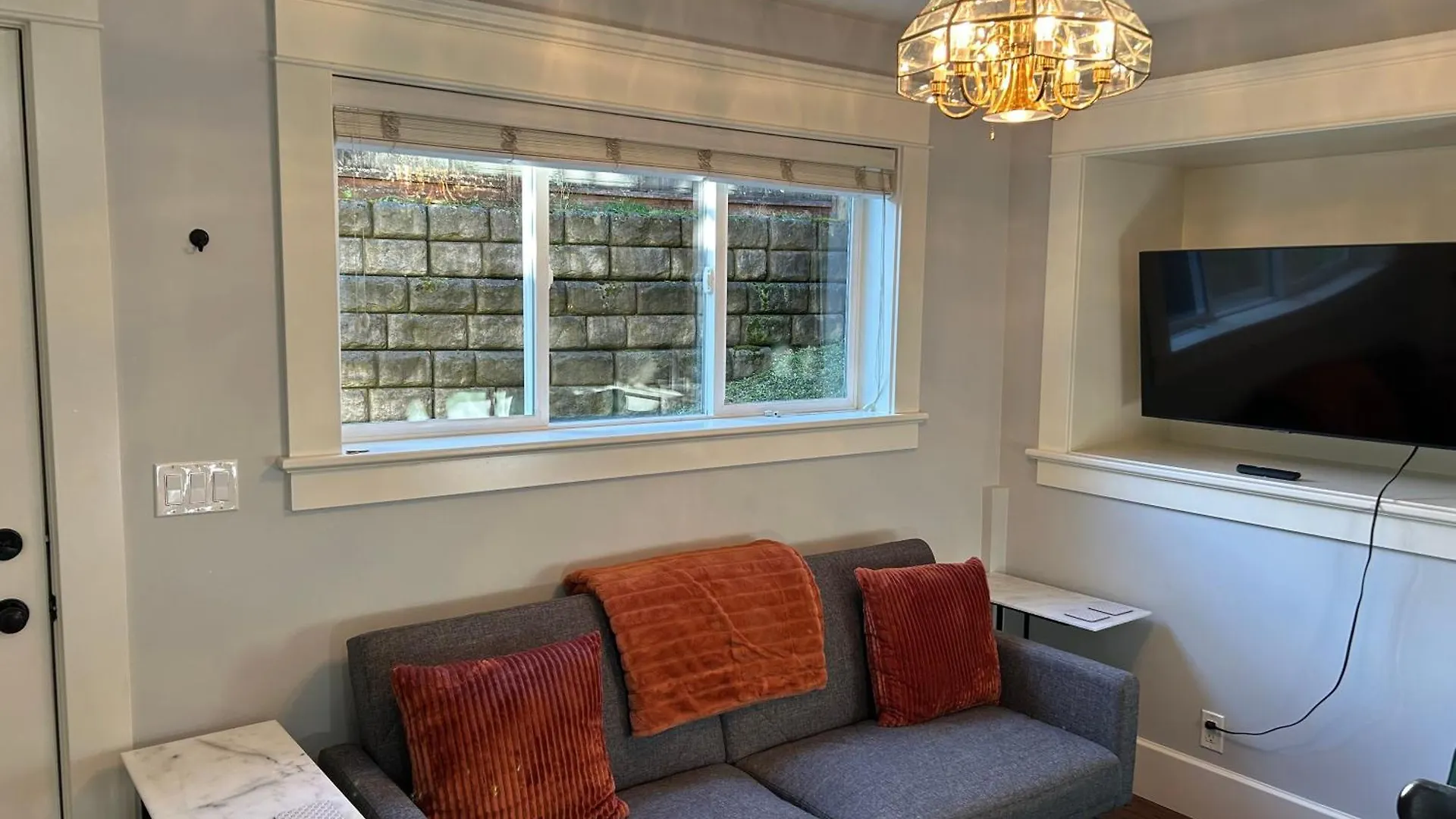 Garden Suite In Colwood Victoria